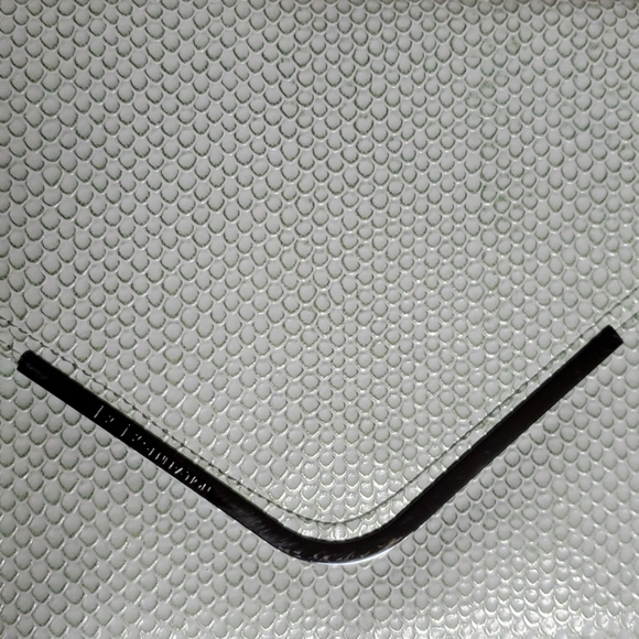 BCBG Clutch ๐ค - Picture 4 of 7